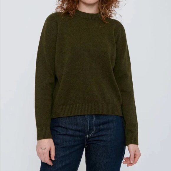 Organic Basics Sweaters - ORGANIC BASICS Recycled Wool Boxy Knit Women - olive / S